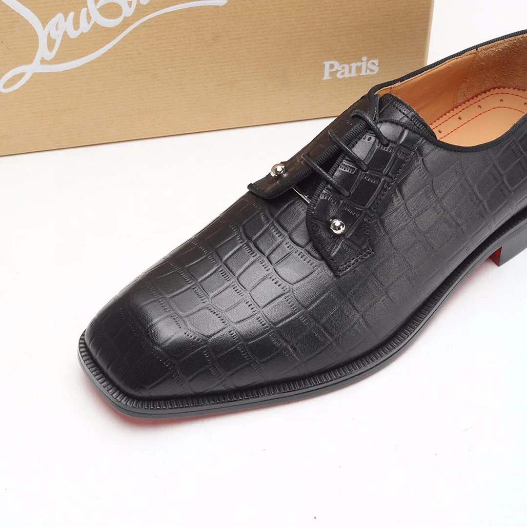 Batch 1,080 yuan 💰••New real shots••CL～High-end men’s 👔casual•loafers with red soles! ••🆑Genuine and top-quality goods from original orders ••✅💯 Purchase goods from top-quality original orders! Original imported patterned cowhide ➕Imported cowhide lining ➕Cowhide feet ➕Original leather outsole~🉑️Feel free to compare the authentic ones! Size: 38-44 (45.46.47 can be customized)